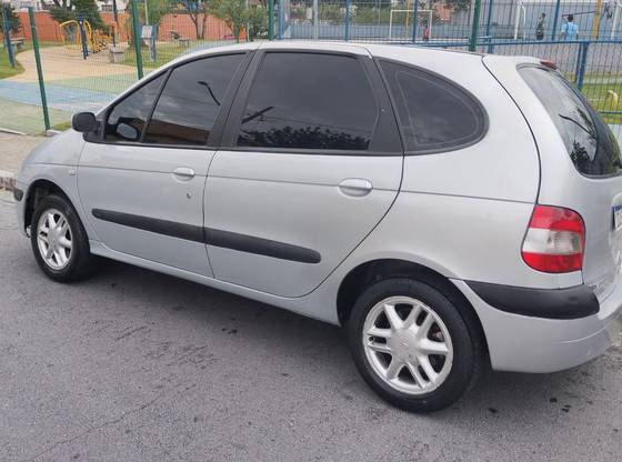 RENAULT SCÉNIC 2.0 PRIVILÉGE 16V GASOLINA 4P AUTOMÁTICO
